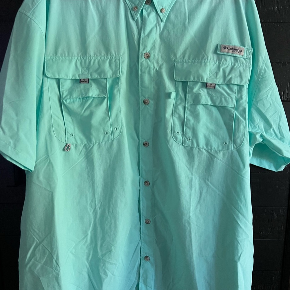 Columbia Men's Short Sleeve Button Down Shirt in Light Aqua